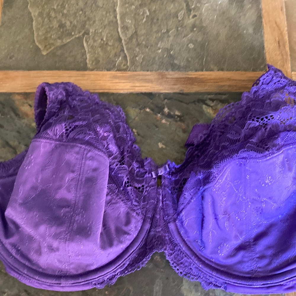 Lacey purple underwire bra, sexy sculptured front with plunging neckline